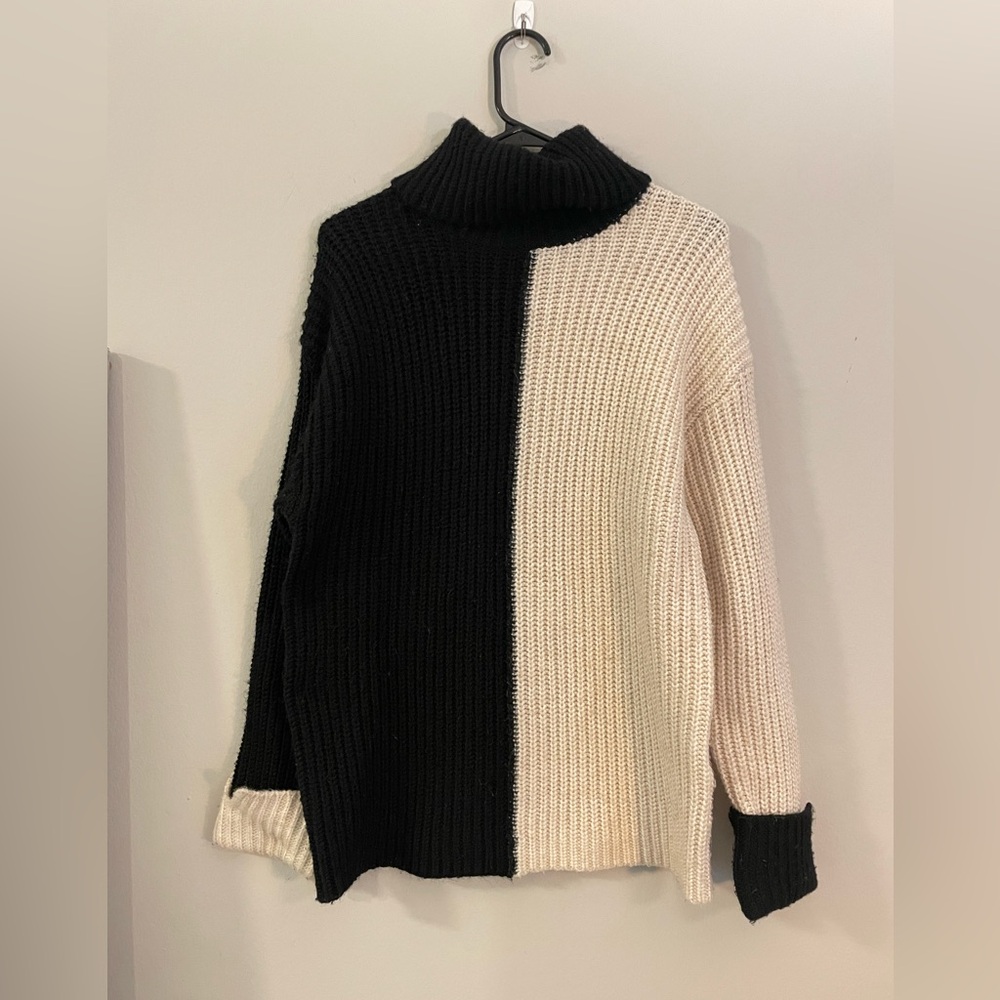 4th & Reckless black/white turtleneck sweater